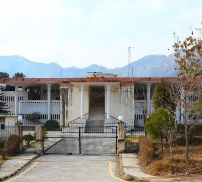 ہائیکورٹ کی عمارت — KP governor rule کے خلاف درخواستوں پر پشاور ہائیکورٹ نے نوٹس جاری کیے
