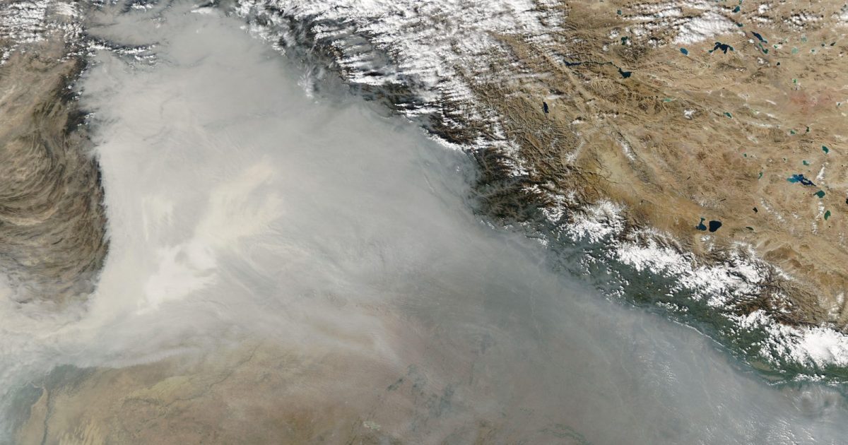 پاکستان پر سموگ کی ناسا سیٹلائٹ تصویر — lahore smog crisis پر کالم