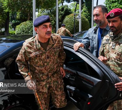 تہران میں ایرانی رہنماؤں سے ملاقات کے موقع پر فیلڈ مارشل عاصم منیر — asim munir tehran دورہ