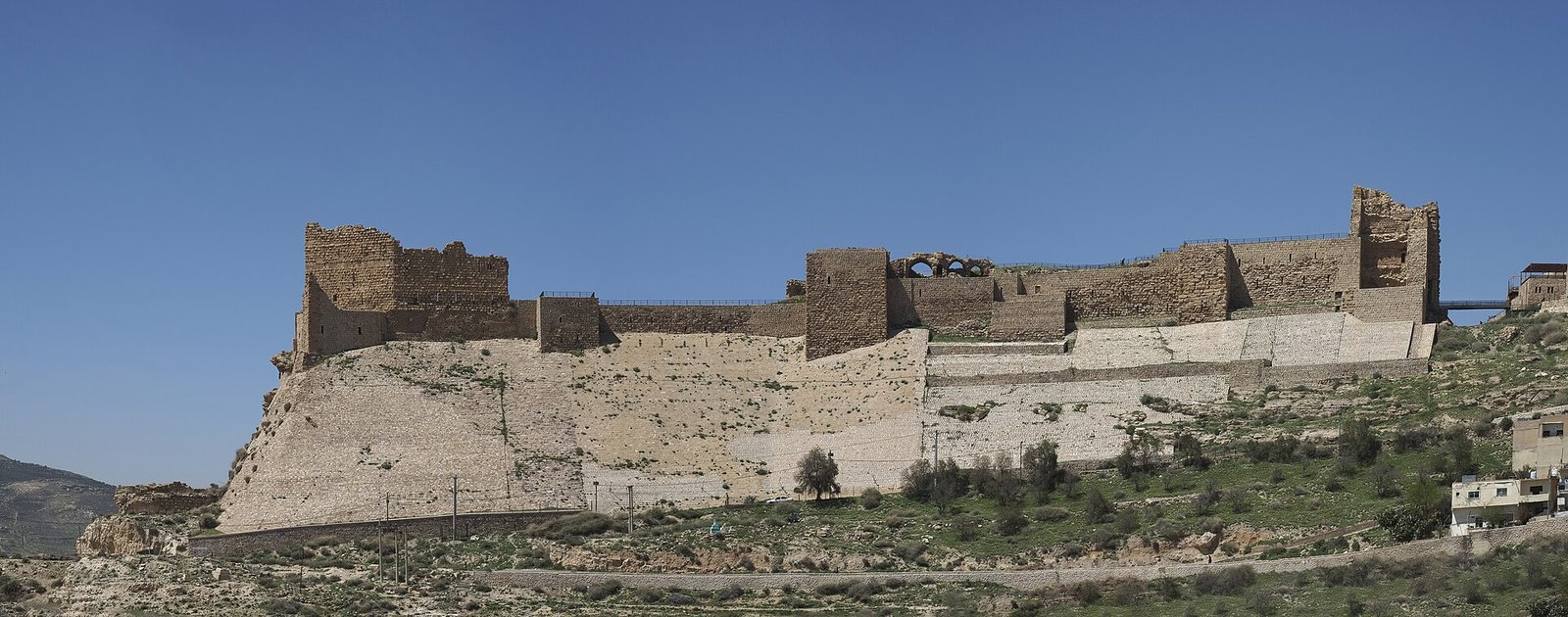 اردن کے کرک کا تاریخی قلعہ — jordan church attack اسی علاقے کے ہامود گاؤں میں ہوا