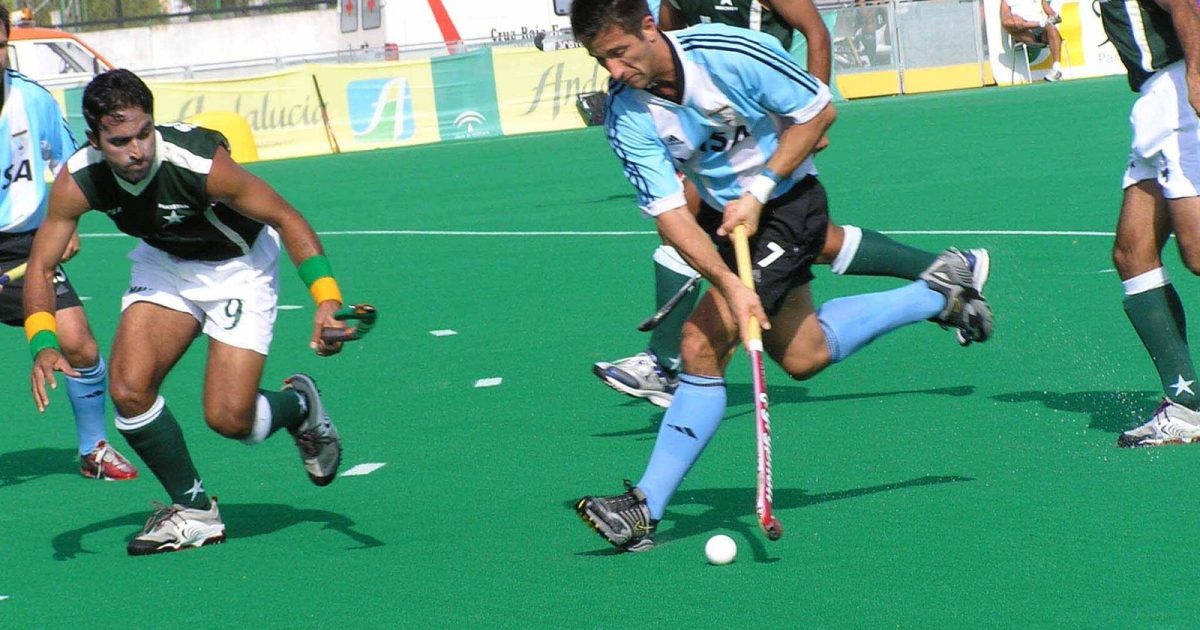 پاکستان اور ارجنٹائن کے درمیان ہاکی میچ — pakistan hockey ٹیم کی جارحانہ کھیل کی فائل تصویر