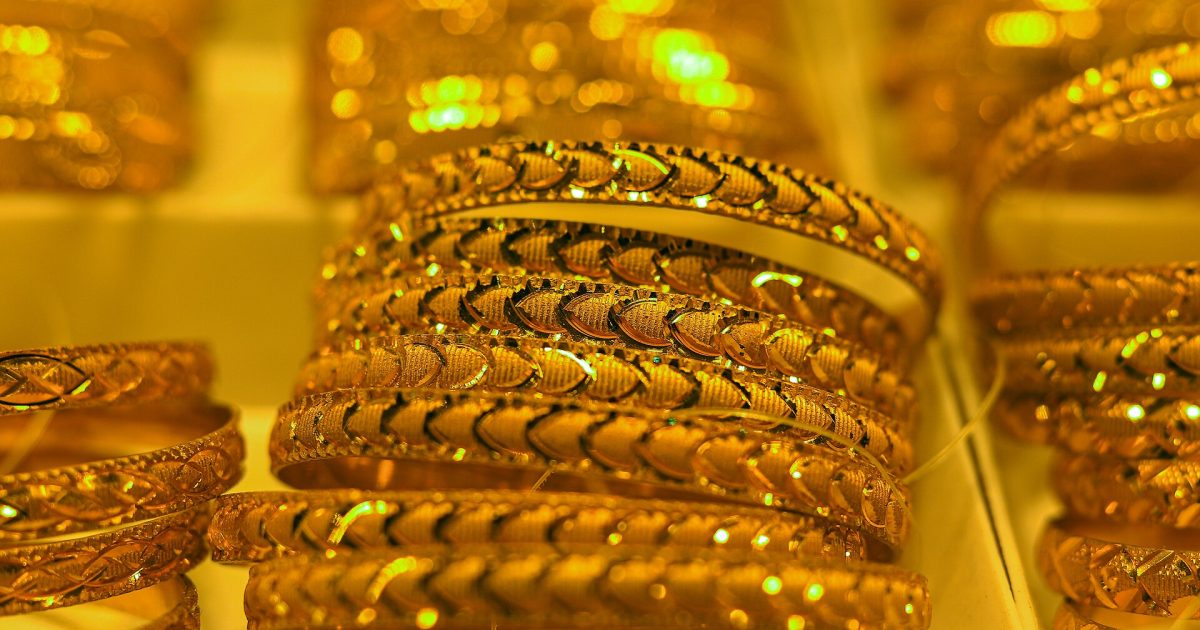 سونے کے زیورات — آج کے gold rate کے مطابق کراچی بورڈ پر سونا 421700 روپے فی تولہ