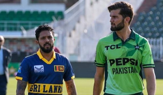 بابر اعظم سری لنکا کے خلاف بیٹنگ — pakistan vs sri lanka cricket tri series 19 october 2026