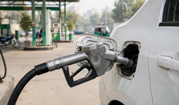 روزانہ پٹرول کی قیمتوں کا تعین — پٹرول پمپ کی علامتی تصویر